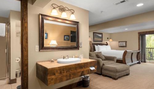 Suite with River View