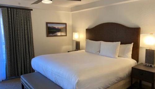 Efficiency King Suite with Two Sofabeds Nonsmoking No Elevator Access