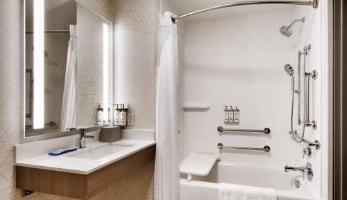 Standard King Room with Accessible Tub - Mobility Access