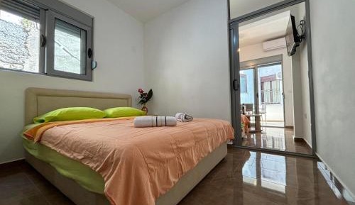 Deluxe Two-Bedroom Apartment with Garden View