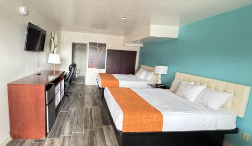 Deluxe Double Room with Two Double Beds - Disability Access - Non-Smoking