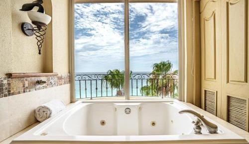 Beachfront One Bedroom 4th Floor