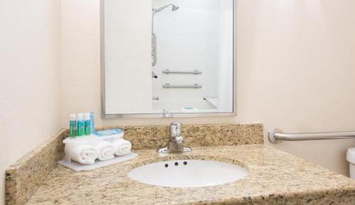 Standard King Room with Accessible Tub - Mobility Access