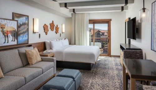 King Studio with Sofa Bed