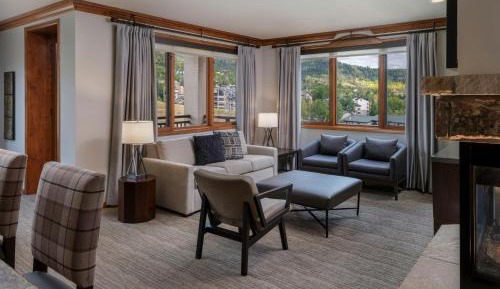 Three-Bedroom Villa with Balcony, Fireplace and Mountain View