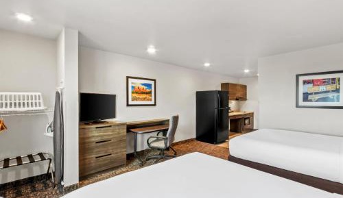 Queen Room with Two Queen Beds - Mobility Accessible