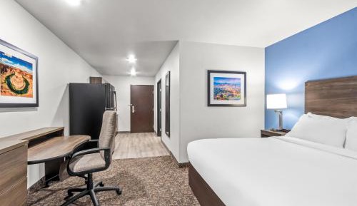 Queen Room - Hearing & Mobility Accessible - Roll In Shower