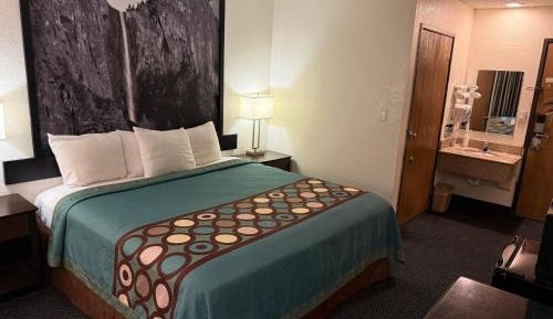 King Room with Mobility/Hearing Impaired Access - Non-Smoking