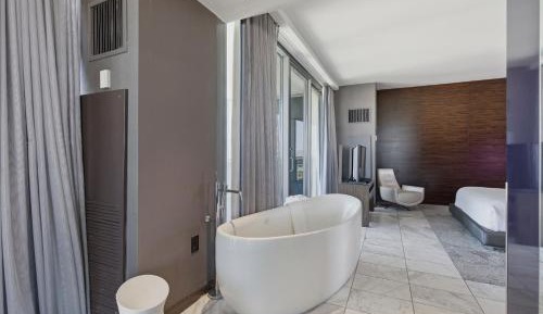 Two-Bedroom – Panoramic Strip View & Balcony