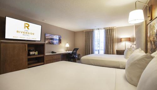 Queen Room with Two Queen Beds and Bath Tub - Non-Smoking