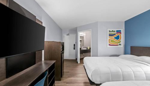 Quadruple Room with Two Queen Beds - Non Smoking/Pet Friendly