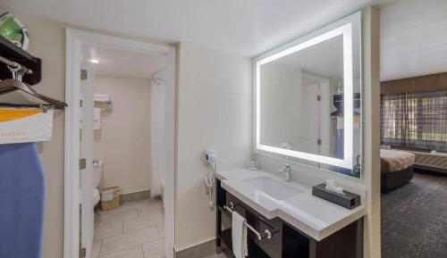 Queen Room with Two Queen Beds - Disability Access/Non-Smoking