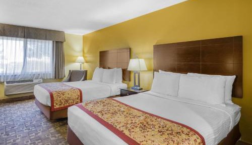 Queen Room with Two Queen Beds - Disability Access/Bath Tub