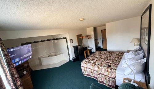 Budget Suite with Hot Tub