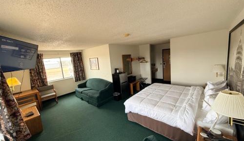 Budget King Suite