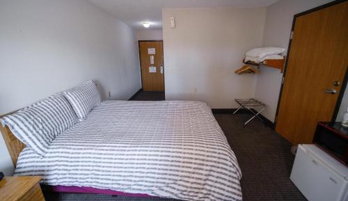 Queen Bed Accessible Non-Smoking
