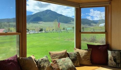 Five-Bedroom Holiday Home