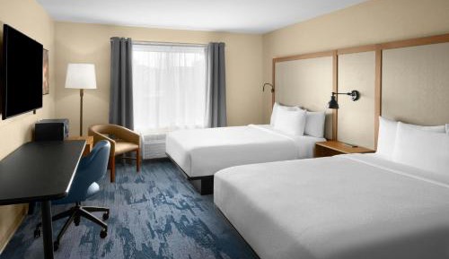 Queen Room with Two Queen Beds and Adapted Tub - Mobility Accessible