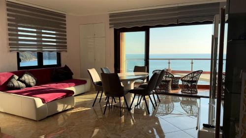 Two-Bedroom Deluxe Apartment with Balcony