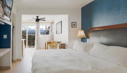 Creek Suite - King Suite with Mountain View