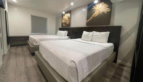 Deluxe Suite with Two Queen Beds - Non-Smoking