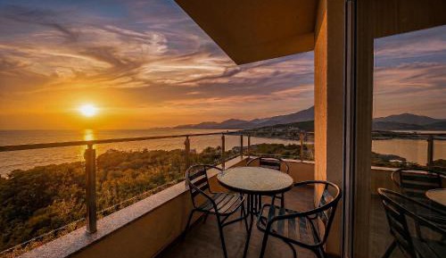 One-Bedroom Apartment with Sea View