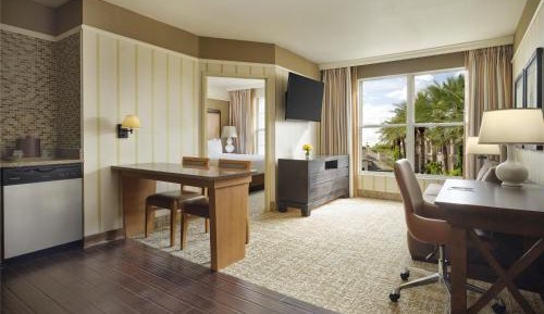 One-Bedroom King Suite with Courtyard View