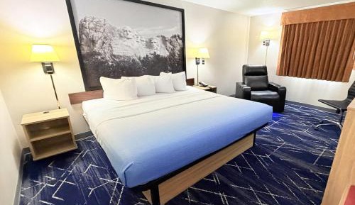 Queen Room with Bath Tub - Mobility Accessible/Non-Smoking
