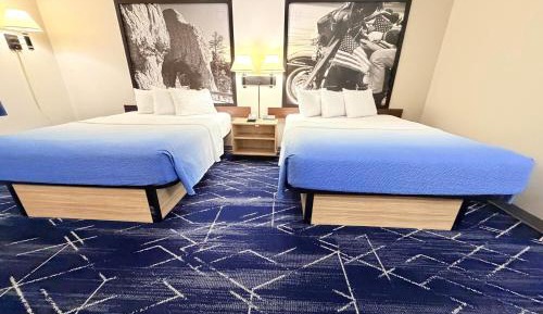 Queen Room with Two Queen Beds - Non-Smoking