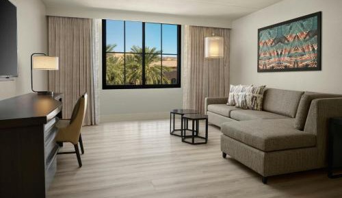 1 Bedroom Suite, 1 King, Sofa bed