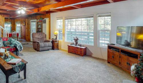Three-Bedroom Vacation Home 