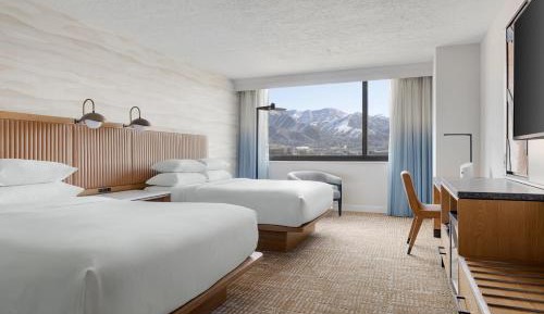 Double Room with Mountain and Valley View
