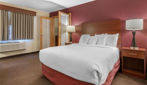 Queen Suite with Sofa Bed and Jetted Tub