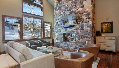 Five-Bedroom Apartment