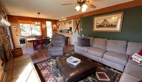 Two-Bedroom Apartment with Mountain View