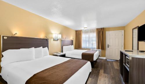Deluxe Queen Room with Two Queen Beds