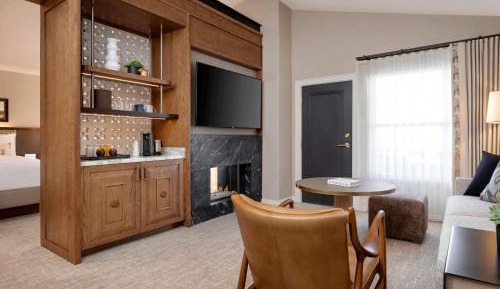 Privado Queen Studio with Sofa Bed and Patio or Balcony - Fireplace