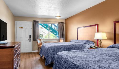  2 Queen Beds - Pet Friendly