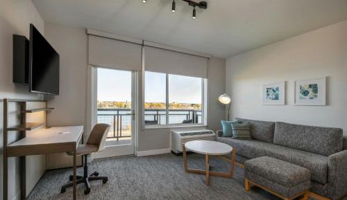 One-Bedroom Queen Suite with Sofa Bed and Balcony - River View