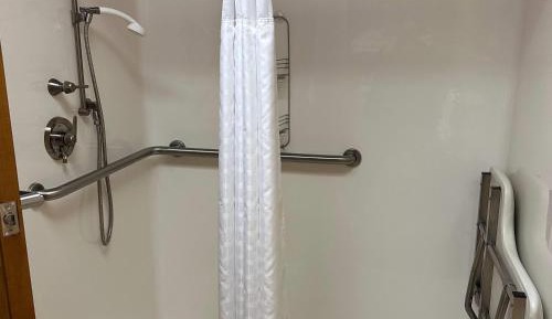 Queen Room with Two Queen Beds and Roll-in Shower - Mobility Access/Non-Smoking