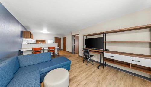 One-Bedroom King Suite with Kitchen - Accessible