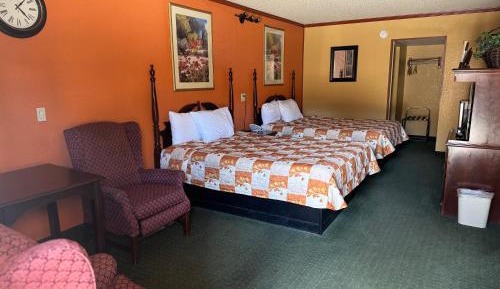 Queen Room with Two Queen Beds - Non-Smoking