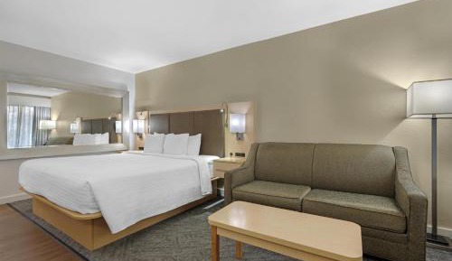 King Room with Sofa Bed and Mountain View - Non-Smoking