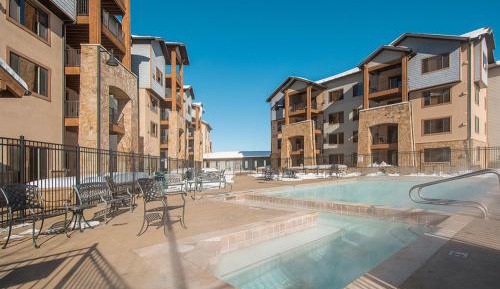 Apartment with Mountain View