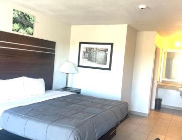 Deluxe Queen Room