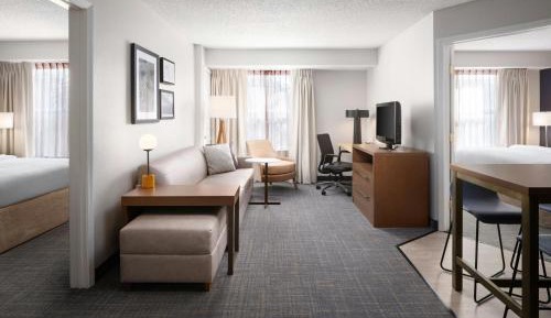 Two Bedroom Suite, One King, One Queen