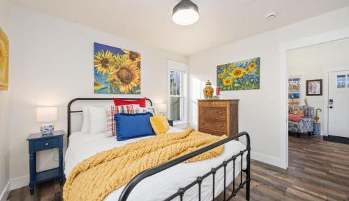 Deluxe One-Bedroom Apartment