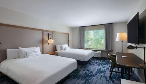 Queen Room with Two Queen Beds - Hearing Accessible