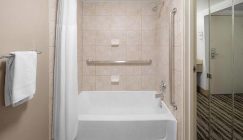 Deluxe King Suite/Second Floor, Non-Smoking