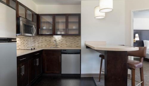 One-Bedroom King Suite - Communications Accessible